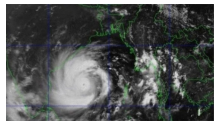 আম্পানের আঘাতে ১০ ফুটের অধিক উচ্চতার জলোচ্ছ্বাসের আশঙ্কা