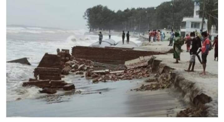 অস্বাভাবিক ভাঙনের কবলে কক্সবাজার সমুদ্রসৈকত