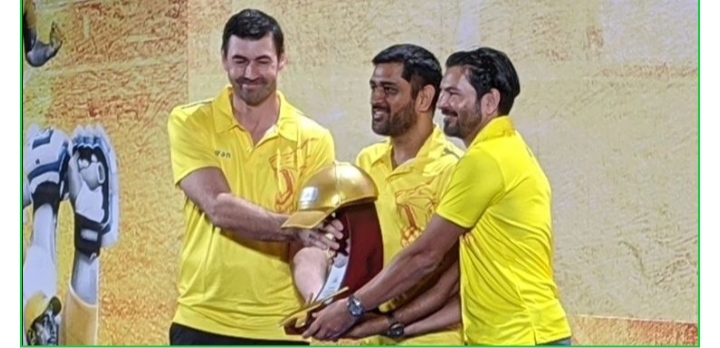 ধোনি পাইলো সোনার হেলমেট