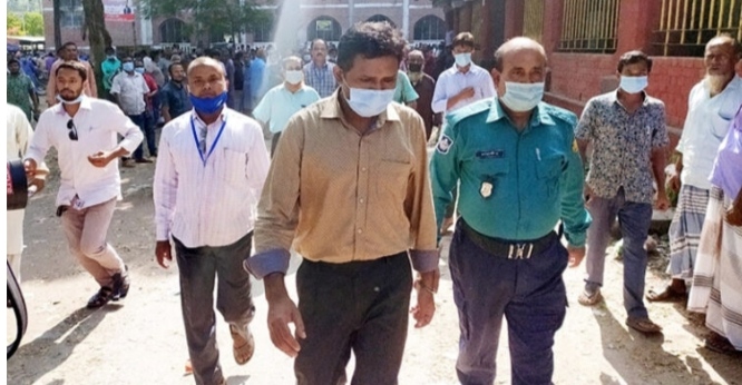 স্ত্রী থাকা সত্যেও পরকীয়া, কারাগারে ব্যাংক কর্মকর্তা..