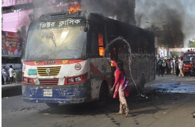 বাস পোড়ানোর ১৩ মামলায় গয়েশ্বর-ইশরাকসহ আসামি ৫ শতাধিক