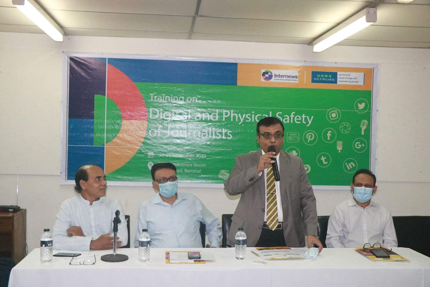 সাংবাদিকদের নিরাপত্তা ও ডিজিটালাইজ বিষয়ক প্রশিক্ষণের উদ্বোধন করেন জেলা প্রশাসক বরিশাল।