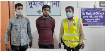 পটুয়াখালীর ধুমকিতে ৪৬০ পিস ইয়াবাসহ আটক একজন।