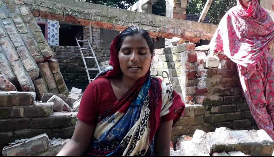  গায়ের জোরে বসত বাড়িতে ভাঙচুর-লুটপাট