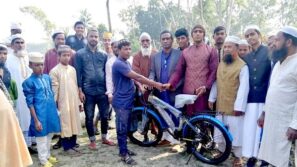 টানা ৪১দিন জামাতের সহিত নামাজ আদায়ের পুরস্কার বাইসাইকেল