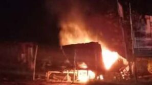 উজিরপুরে গভীর রাতে ভয়াবহ আগুন, পুরে ছাই হলো সপ্ন।