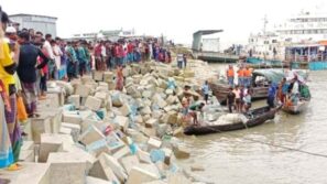ইলিশায় মেঘনা বাঁধের ব্লক ধসে নিহত ১, আহত-১০