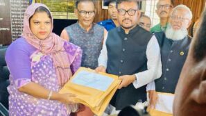 ভোলা-৩ আসনে নৌকার প্রার্থী নূরুন্নবী চৌধুরী শাওন এর মনোনয়নপত্র দাখিল