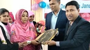লালমোহনে এক মাসে শততম প্রসব উপলক্ষে ব্যতিক্রমী আয়োজন