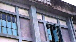পটুয়াখালীর গলাচিপায় শিক্ষকের উপর অন্য শিক্ষকের হামলায় বিদ্যালয়ে পাঠদান বন্ধ