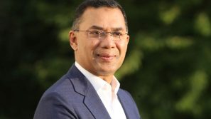 প্রায় তিন যুগ পর বাংলাদেশ পেলো পুরুষ প্রধানমন্ত্রী