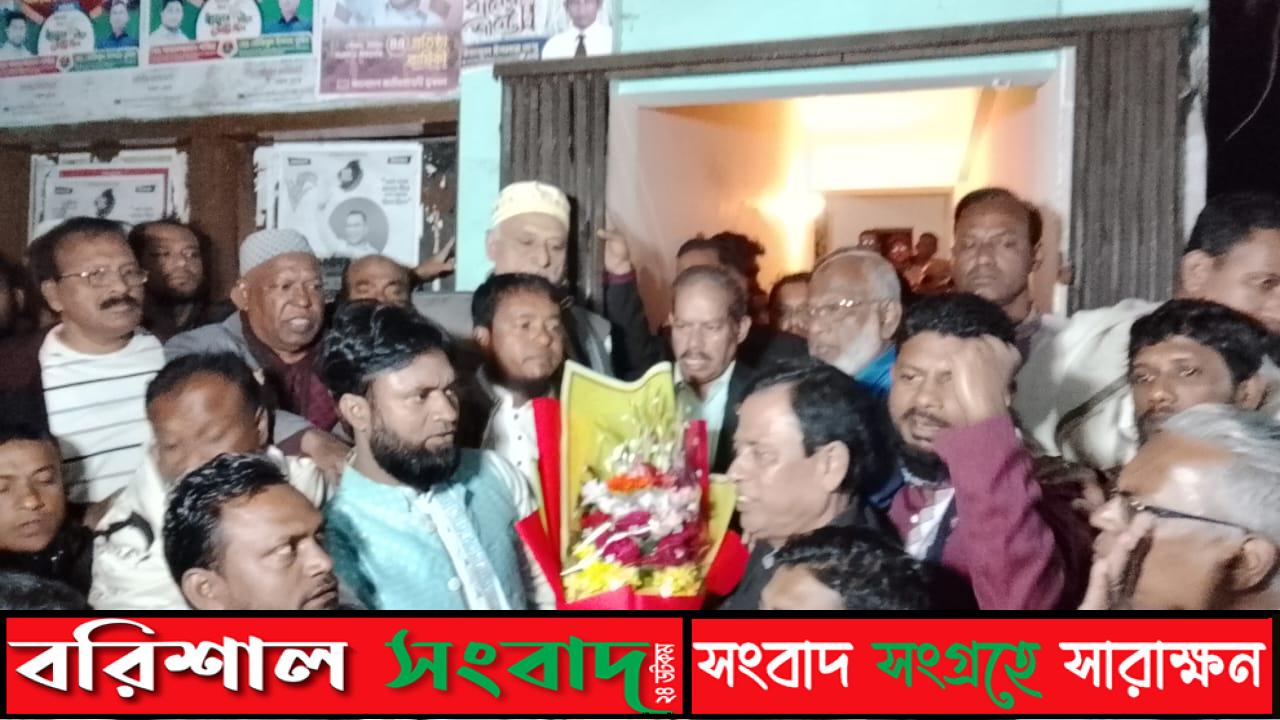বরিশালে জাতীয়তাবাদী মোটর চালক দল ফুল দিয়ে শুভেচ্ছা জানায় নবনির্বাচিত এমপি মজিবর রহমান সরোয়ার কে