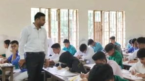 সারাদেশে এস.এস.সি পরিক্ষা অনুষ্ঠিত। মেহেন্দিগঞ্জ উপজেলার পরীক্ষা কেন্দ্র পরিদর্শন করেন উপজেলা নির্বাহী কর্মকর্তা রিয়াজুর রহমান।