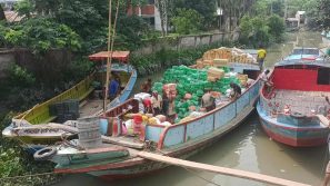চরমোনাই খালের মোহনায় মালবাহী ট্রলারে দুর্ধর্ষ ডাকাতি, নগদ টাকা ও মোবাইল লুট।