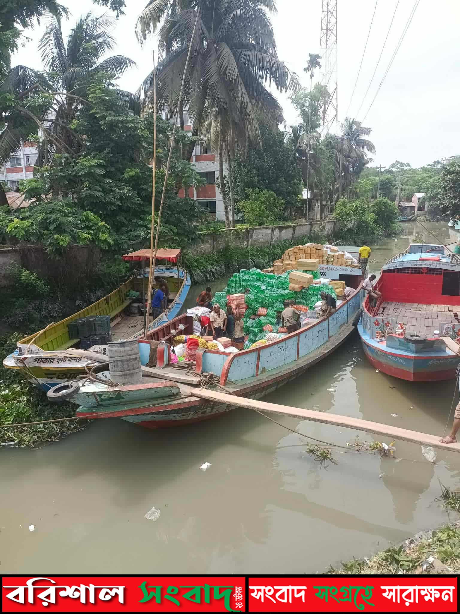 চরমোনাই খালের মোহনায় মালবাহী ট্রলারে দুর্ধর্ষ ডাকাতি, নগদ টাকা ও মোবাইল লুট।