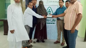বরিশালে ডেলটা লাইফ ইন্স্যুরেন্সের মৃত্যু দাবির চেক হস্তান্তর