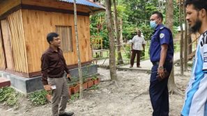 উজিরপুরে ময়না শিশু পার্কে অবৈধ ঝুপড়ি ঘর ও অনিয়মের অভিযোগে মোবাইল কোর্ট অভিযান