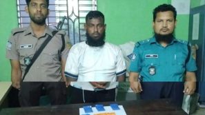 বরিশালে কাউনিয়া থানার অভিযানে ৮০০ পিচ ইয়াবাসহ মাদকবিক্রেতা আটক