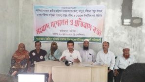 উজিরপুরে বসত বাড়িতে হামলা ও নারীদের হেনস্তার প্রতিবাদে সংবাদ সম্মেলন
