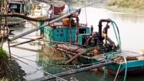 কীর্তনখোলায় গভীর রাতে যৌথ অভিযান: ড্রেজার ও ৪ বাল্কহেড জব্দ, ৩ লাখ টাকা জরিমানা