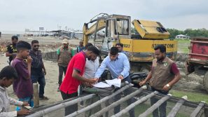 কুয়াকাটার লেম্বুর চর থেকে বালু কাটার অপরাধে একজনকে কারাদণ্ড।