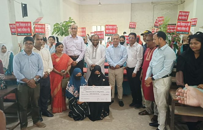 বাল্যবিবাহকে না বলি, সঞ্চয়ে ভবিষ্যৎ গড়ি: কুয়াকাটা মাধ্যমিক বিদ্যালয়ের ১০০ কিশোরীর সচেতনতামূলক প্রশিক্ষণ