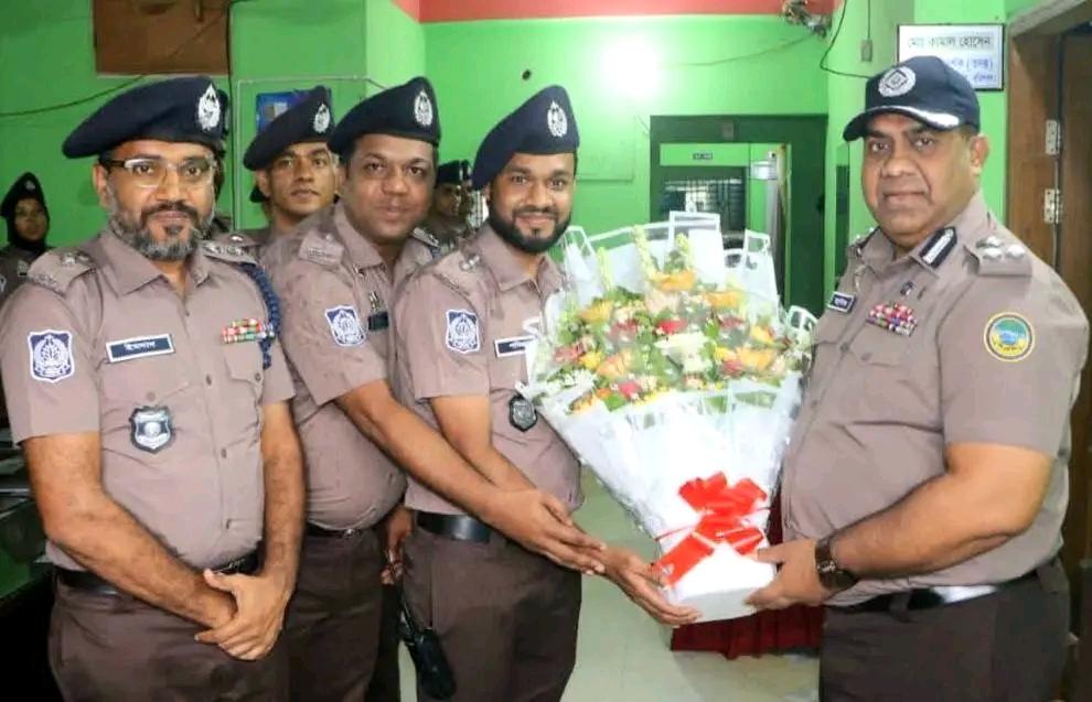 বরিশালের কাউনিয়া থা/না আকস্মিক পরিদর্শন করলেন পু/লি/শ কমিশনার মোঃ আশিক সাঈদ, 