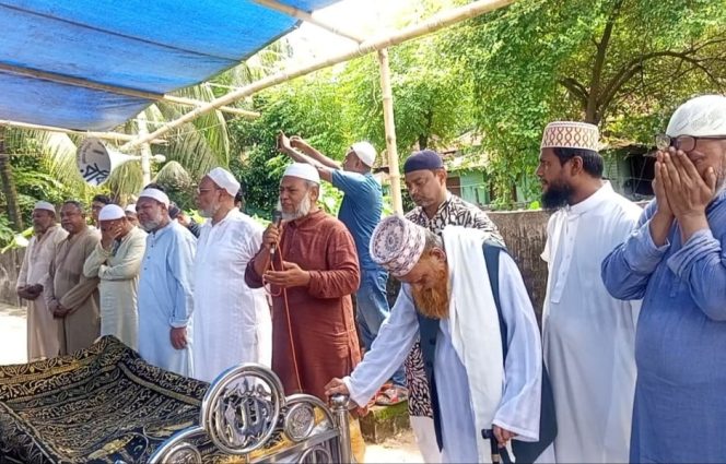 মেহেন্দিগঞ্জ উপজেলা বিএনপির আহ্বায়ক গিয়াস উদ্দিন দীপেন ও উত্তর জেলা যুবদলের আহ্বায়ক  পিপলুর মায়ের দাফন সম্পন্ন