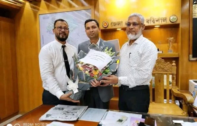 বরিশাল জেলা প্রশাসকের সাথে জেলা যুবদল নেতৃবৃন্দের সৌজন্য সাক্ষাৎ ও ফুলের শুভেচ্ছা বিনিময়