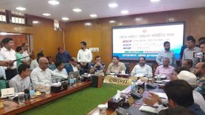 প্রতিমন্ত্রীর উপস্থিতিতে সম্মেলন কক্ষ থেকে সাংবাদিকদের বের করে দিলেন জেলা প্রশাসক