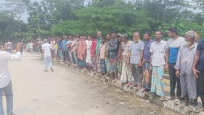 উজিরপুরে ৭ কোটি টাকার সেতুতে সংযোগ সড়ক নির্মাণের দাবীতে মানববন্ধন