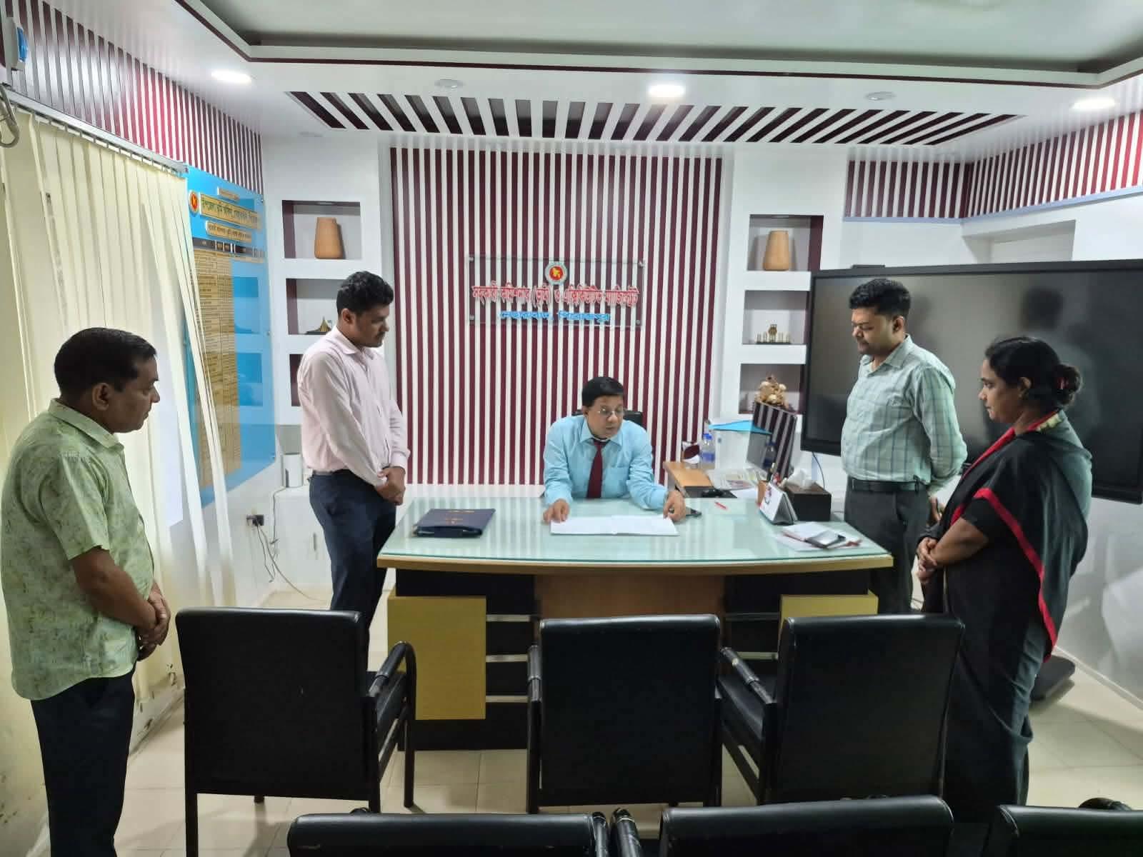 ফাটাকেষ্টের ভূমিকায়’ বরিশালের বিভাগীয় কমিশনার, ভূমি সেক্টরে একের পর এক ব্যবস্থা