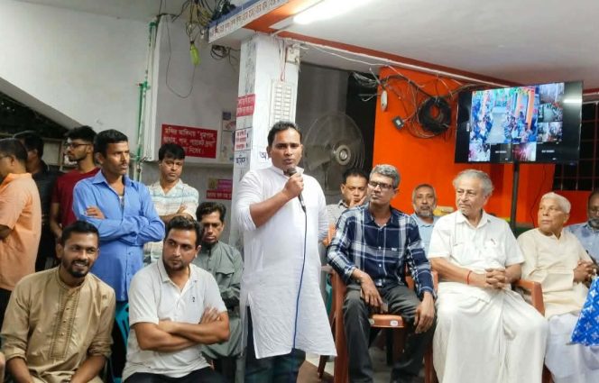 উজিরপুরের ধামুড়ায় পলাশ কুন্ডুর সঙ্গে পূজামণ্ডপ পরিদর্শনে জেলা পর্যায়ের নেতারা